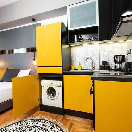 Downtown Luxury Boutique Suites : The Yellow Suite Thessaloníki Exteriör bild