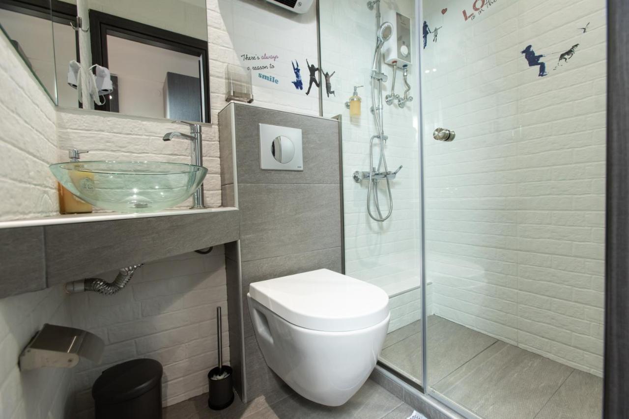 Downtown Luxury Boutique Suites : The Yellow Suite Thessaloníki Exteriör bild