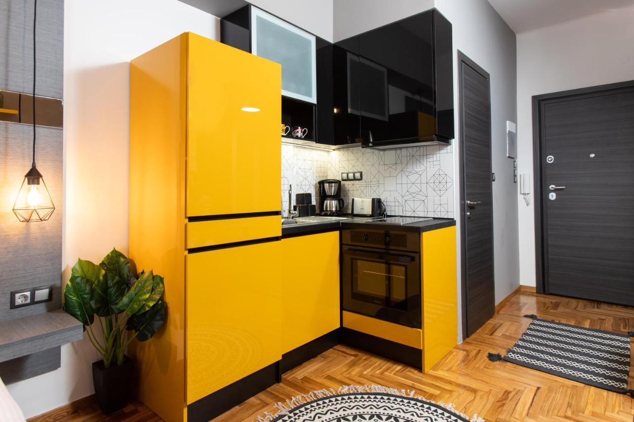 Downtown Luxury Boutique Suites : The Yellow Suite Thessaloníki Exteriör bild