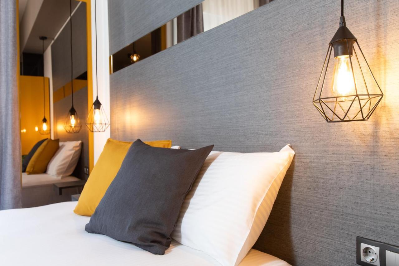 Downtown Luxury Boutique Suites : The Yellow Suite Thessaloníki Exteriör bild